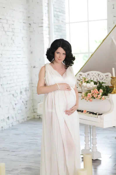 Portrait of the young pregnant woman — Stock Photo, Image