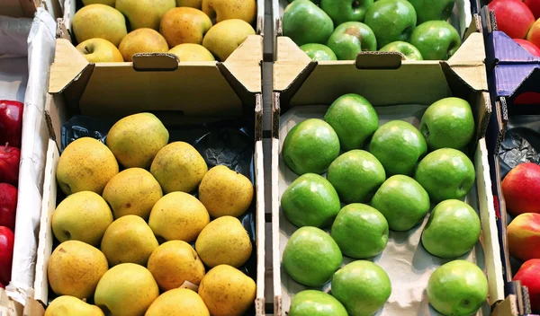 Organic apple crates — Stock Photo, Image