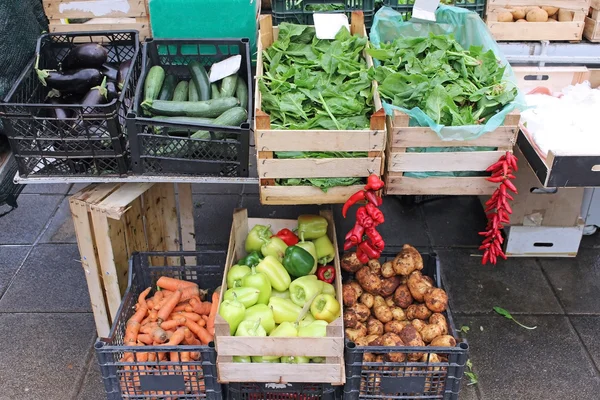 Cajas de verduras frescas — Foto de Stock