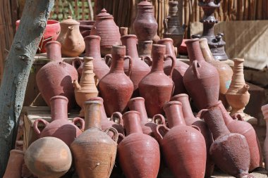 Eski tozlu amphoras