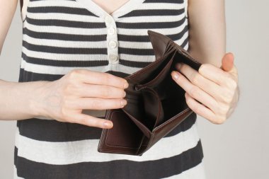 gösteren boş cüzdan