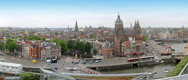Beroemde Amsterdamse Monumentenarchitectuur Het Centrum Met Druk Openbaar Vervoer — Stockfoto