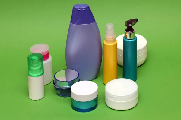 Plastica Colorata Vetro Chiuso Prodotti Bagno Bottiglie Creme Bellezza Cosmetici — Foto Stock