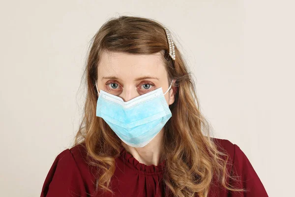 Mladá Krásná Žena Lékařskou Obličejovou Maskou Ochranu Před Koronavirem — Stock fotografie