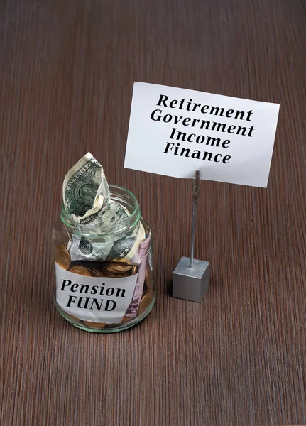 Glasburk Med Pengar Till Pensionsfonden — Stockfoto