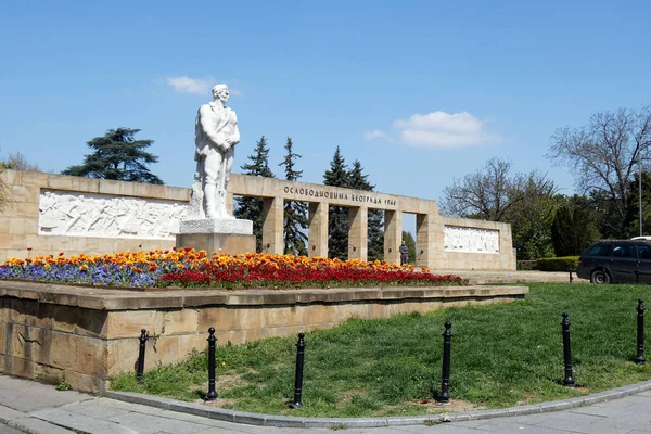2021年4月24日 塞尔维亚贝尔格莱德 纪念1944年10月20日解放贝尔格莱德的游击队和红军部队的地标 墓碑上有大约1 400名游击队员和900名红军士兵的遗体 — 图库照片