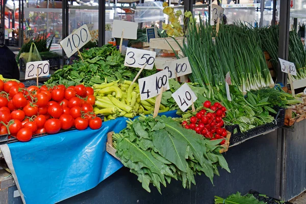 Barraca Mercado Completo Com Vegetais Verdes Orgânicos Frescos — Fotografia de Stock