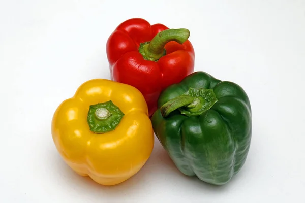 Surowe Warzywa Kolorowe Organiczne Papryka Dzwonek Białym Tle — Zdjęcie stockowe