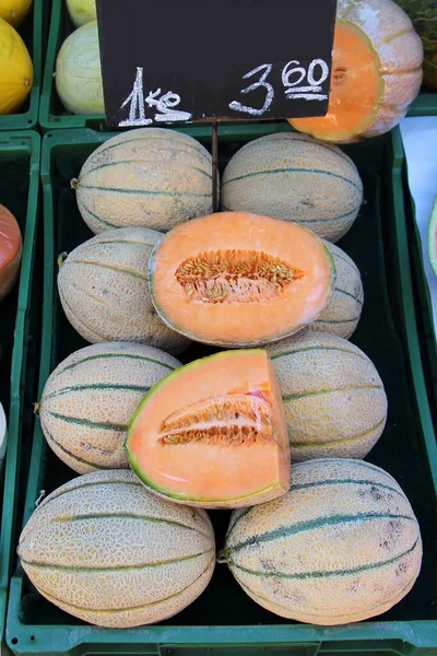 Montón Melones Orgánicos Frescos Vendidos Mercado — Foto de Stock