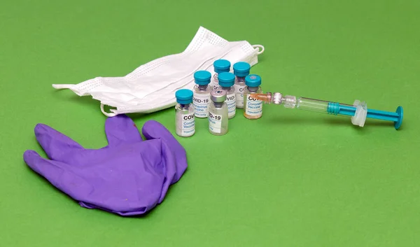 Covid Vakcina Flakonok Tűvel Kesztyűvel Védőoltás Beadására Kórházon Belül — Stock Fotó