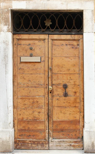 Grunge closed door — Stock Photo, Image