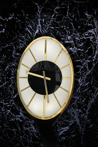 Orologio orario scuro — Foto Stock