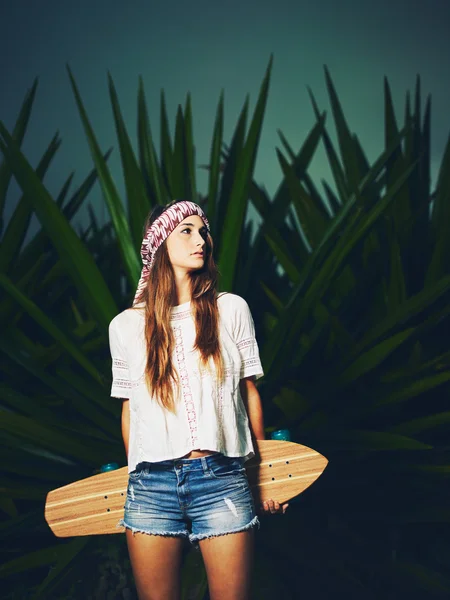 Woman with Skateboard — Stock Photo, Image