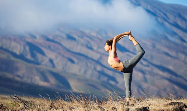 Yoga kvinna — Stockfoto