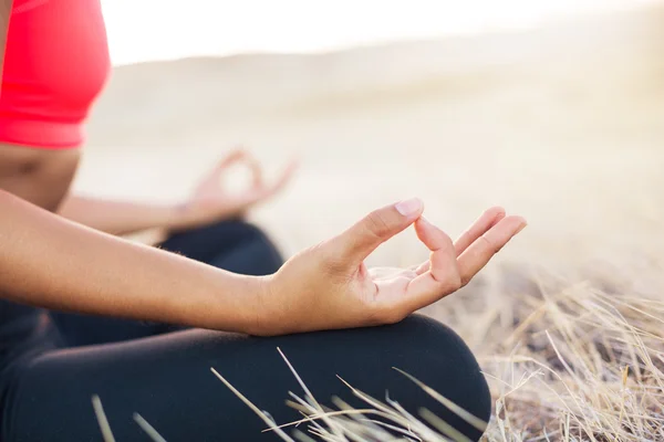 Yoga vrouw meditatie — Stockfoto
