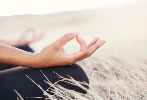 Yoga donna meditazione — Foto Stock