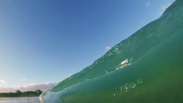 À l'intérieur de la vague — Video