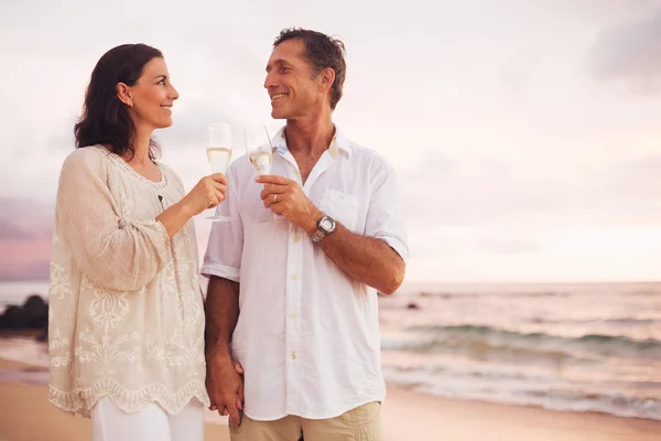 Romantic Couple Drinking Champagne — Stock Photo, Image