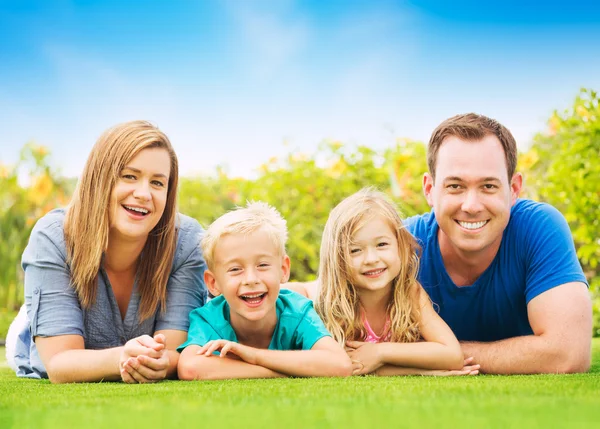 Família feliz — Fotografia de Stock