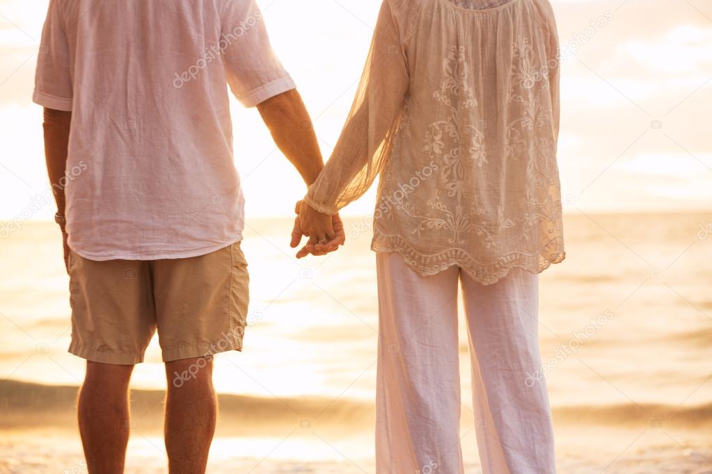 https://st2.depositphotos.com/1370441/5275/i/950/depositphotos_52757131-stock-photo-mature-couple-holding-hands-enjoying.jpg