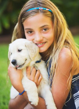 kızla köpek yavrusu