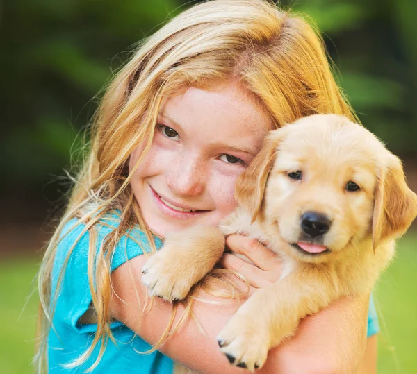 Girl with Puppy — Stock Photo, Image