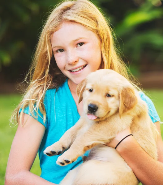 Girl with Puppy — Stock Photo, Image