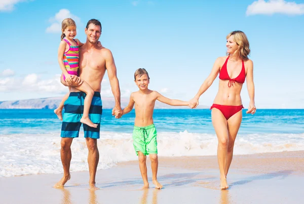 Glad på stranden — Stockfoto