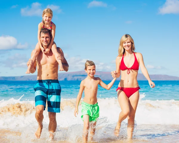 Feliz en la playa —  Fotos de Stock