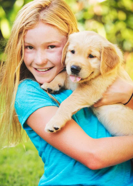 Girl with Puppy — Stock Photo, Image