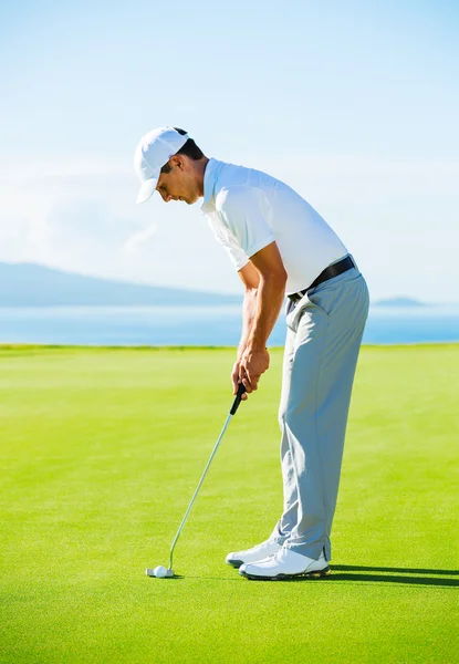 Golfer on Putting Green — Stock Photo, Image