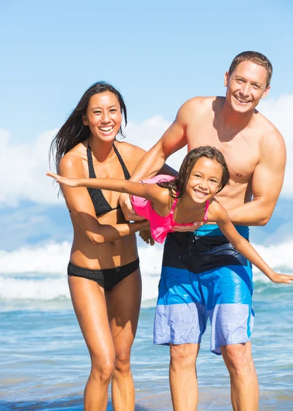 Family on the Beach — Stock Photo, Image