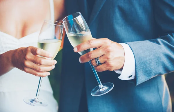 Casal de casamento Champagne — Fotografia de Stock