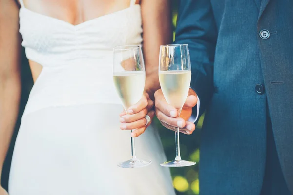 Champagner für Hochzeitspaare — Stockfoto