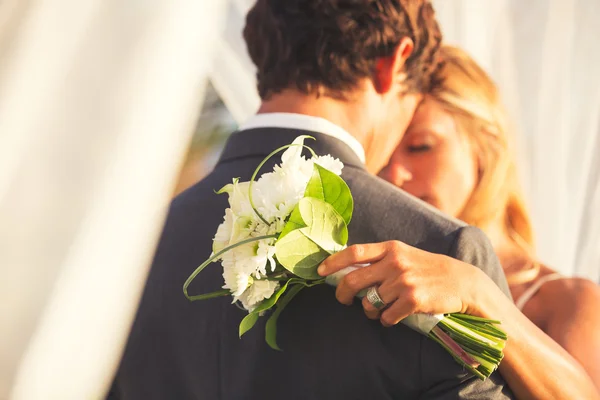 Hochzeitspaar verliebt — Stockfoto