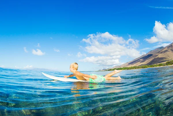 Young Boy Surfing — Stock Photo, Image