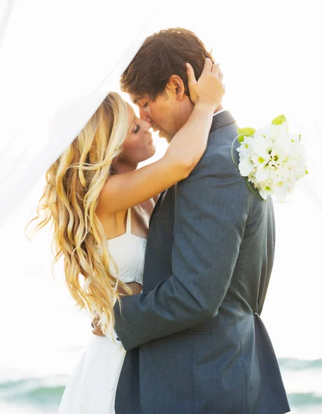 Bride and Groom Just Married — Stock Photo, Image