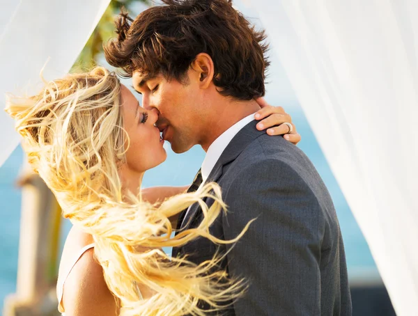 Bride and Groom Just Married in Love — Stock Photo, Image