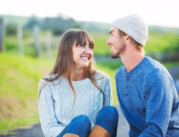 Glückliches junges verliebtes Paar — Stockfoto