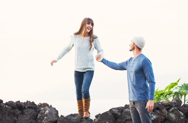 Gelukkig jong paar in liefde — Stockfoto