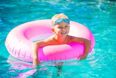 Yüzme kakası eğleniyor evlat