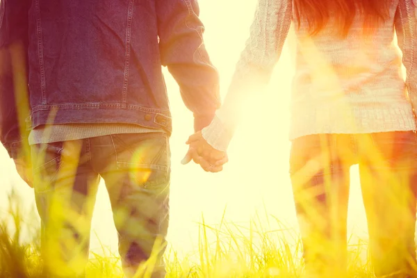 Jovem casal apaixonado — Fotografia de Stock