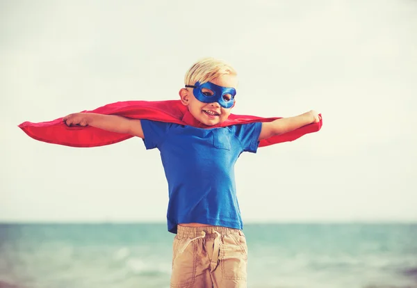Superbohater dziecko gra — Zdjęcie stockowe