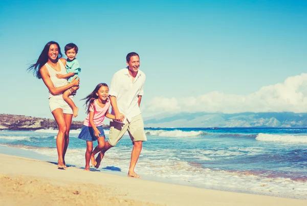 Gelukkige familie samen plezier — Stockfoto