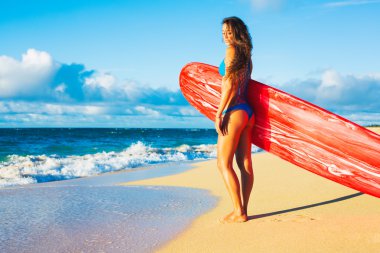 güzel sörfçü kız