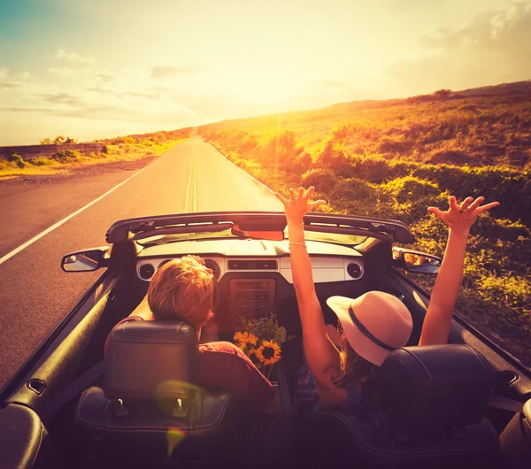 Couple Driving Convertable at Sunset — Stock Photo, Image