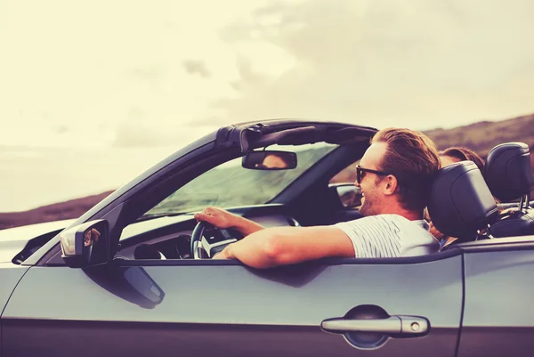 Happy Couple Driving in Convertible — Stock Photo, Image