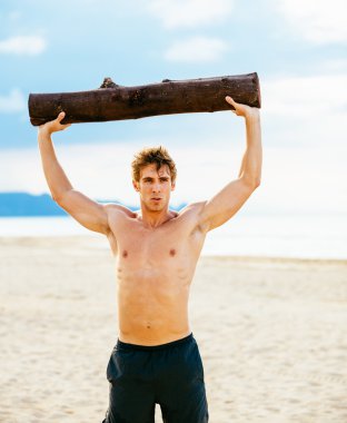 Erkek atlet açık havada egzersiz