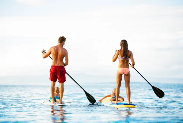 Familienspaß, Stand Up Paddling — Stockfoto