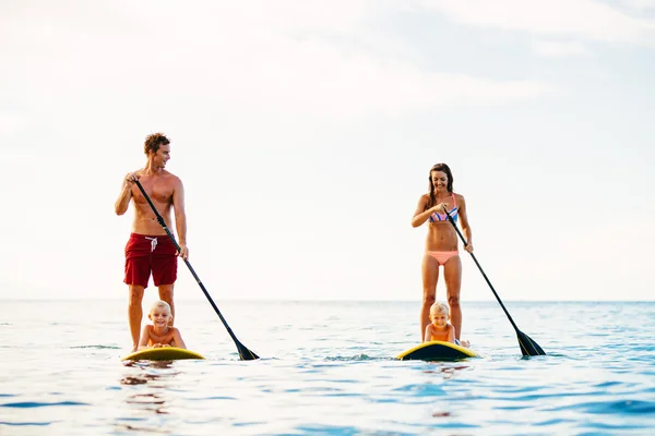 Familienspaß, Stand Up Paddling — Stockfoto